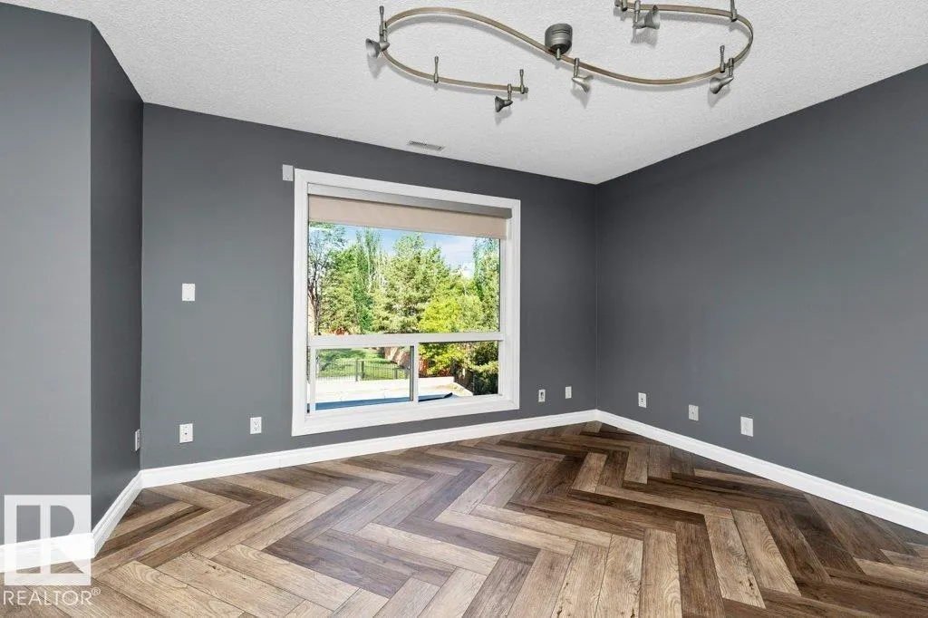 #214 10105 95 ST NW