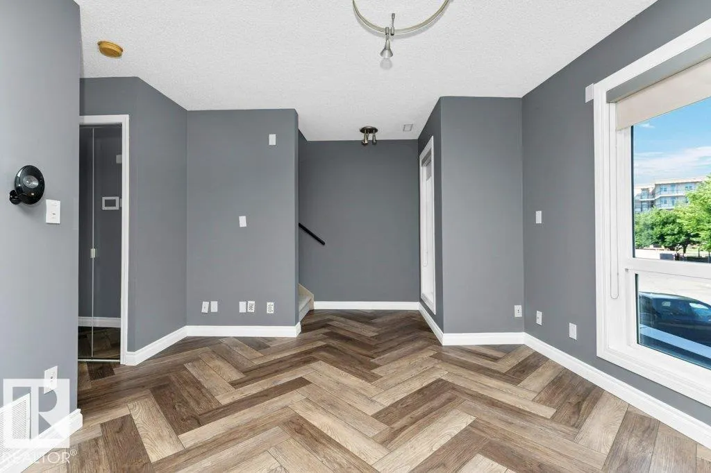 #214 10105 95 ST NW