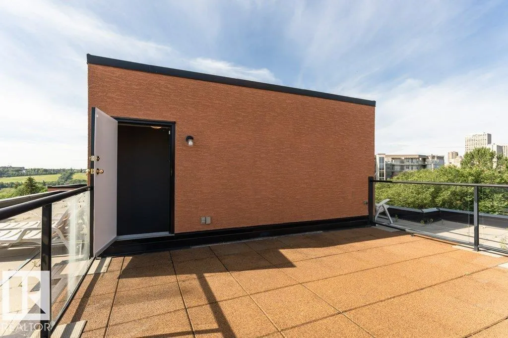 #214 10105 95 ST NW
