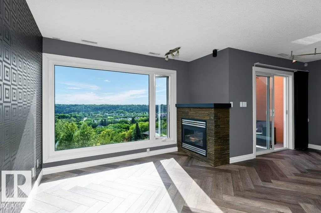 #214 10105 95 ST NW