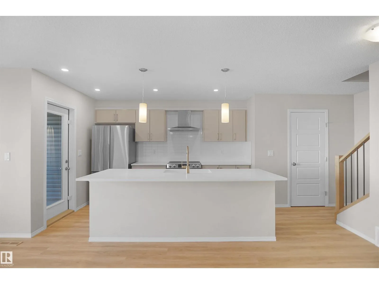 20525 21A AV NW