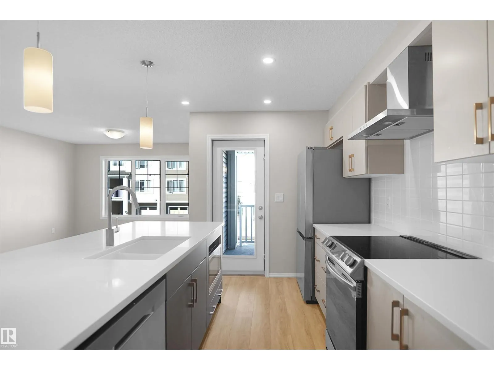 20525 21A AV NW