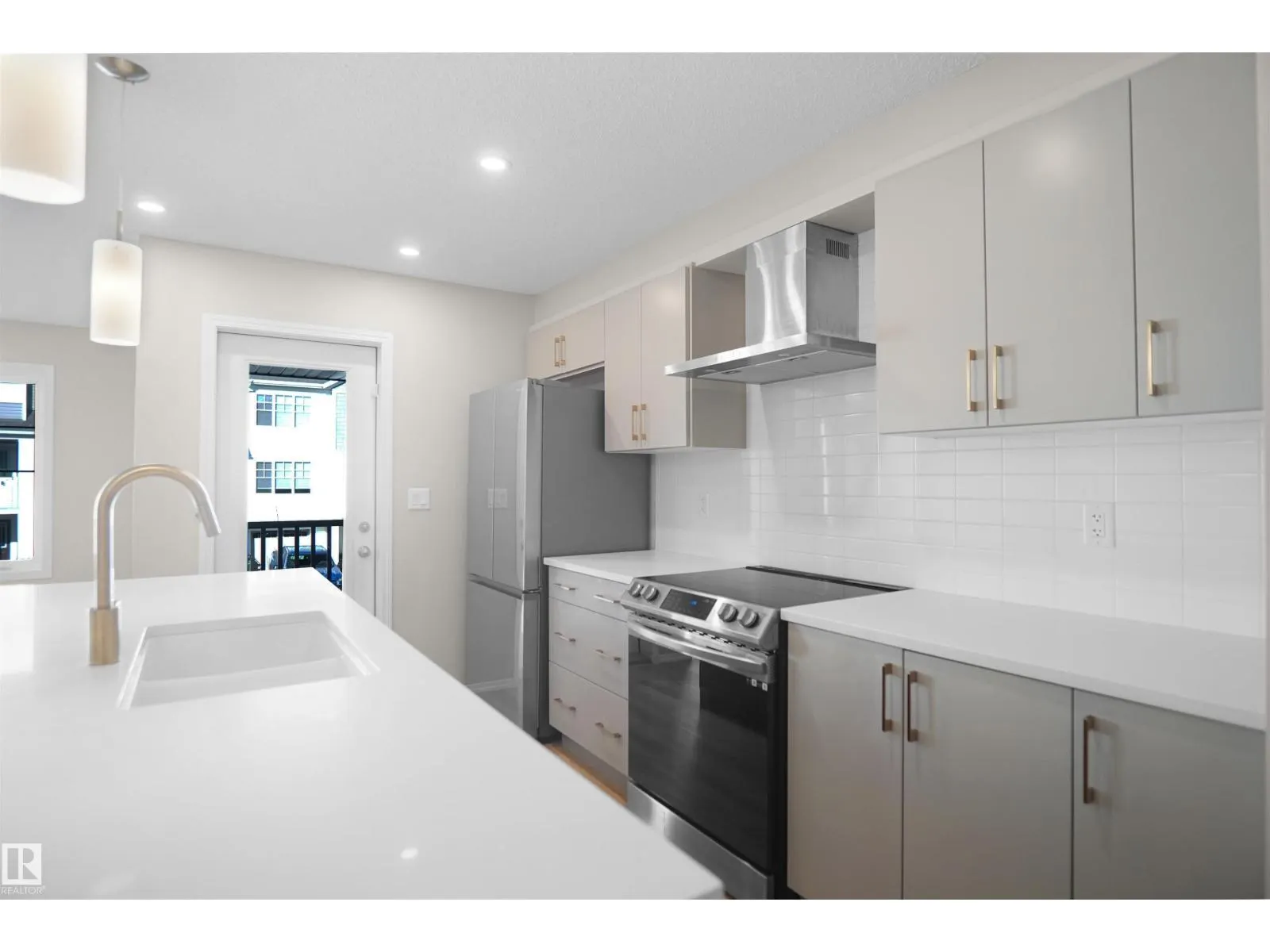 20525 21A AV NW