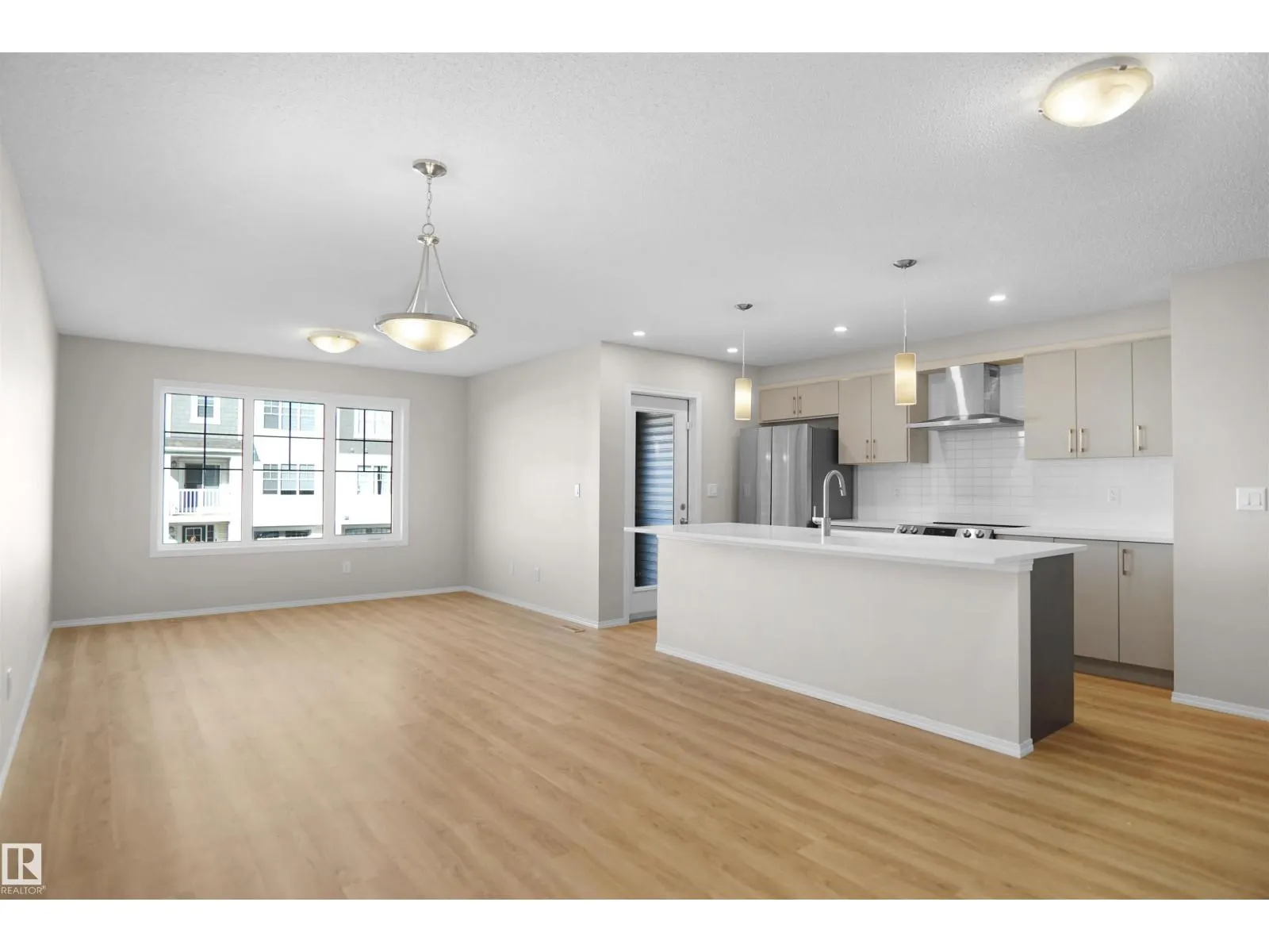 20525 21A AV NW