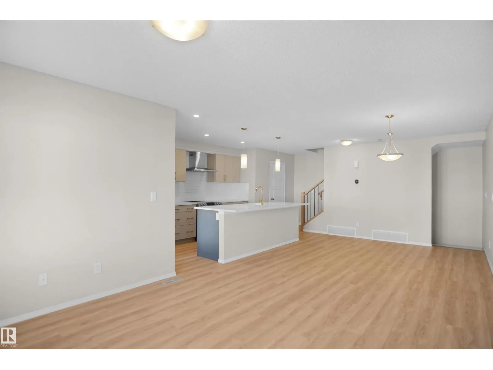20525 21A AV NW