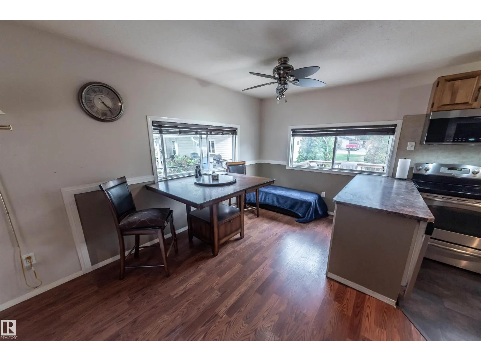 5021 Lakeview