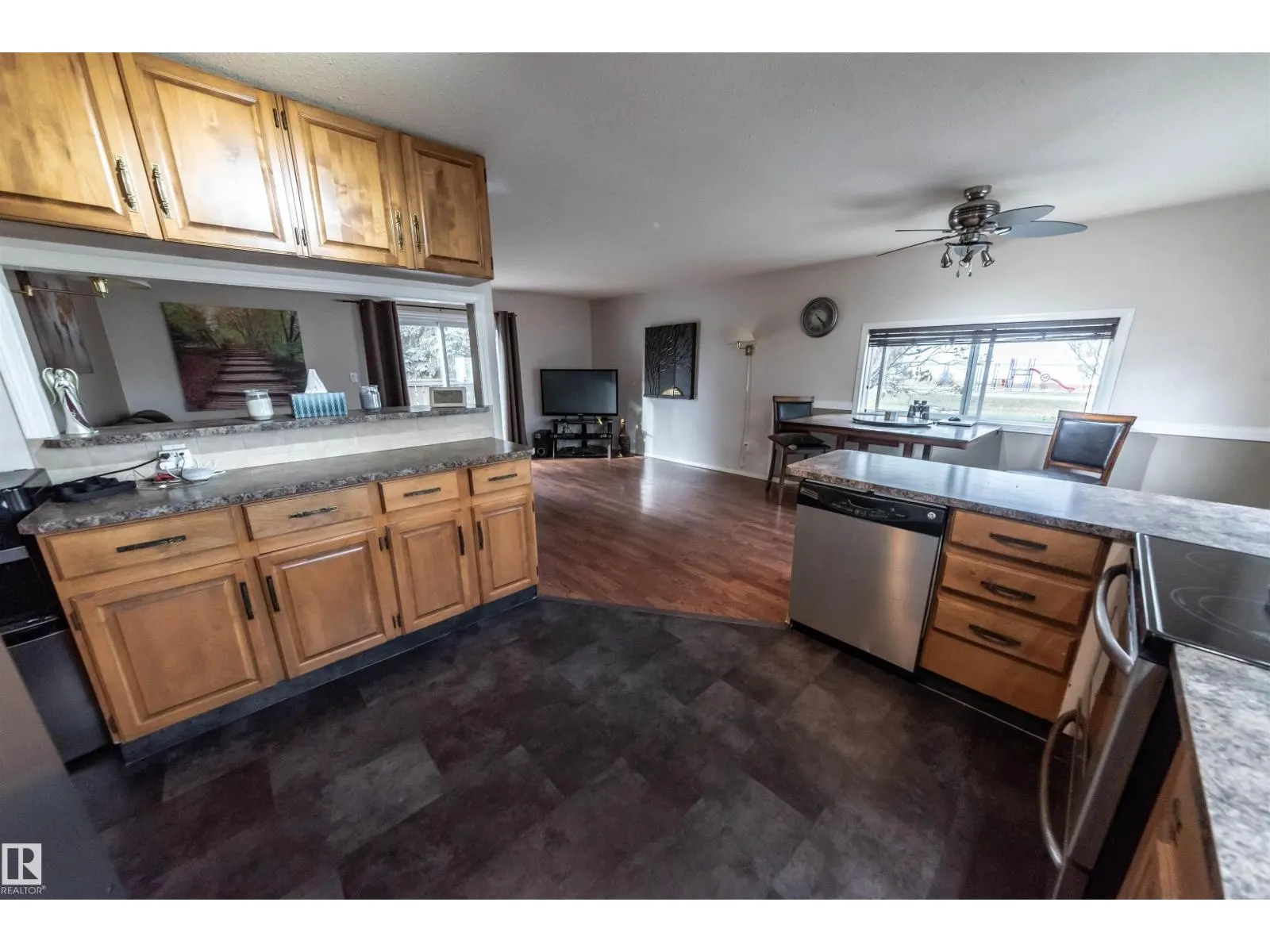 5021 Lakeview