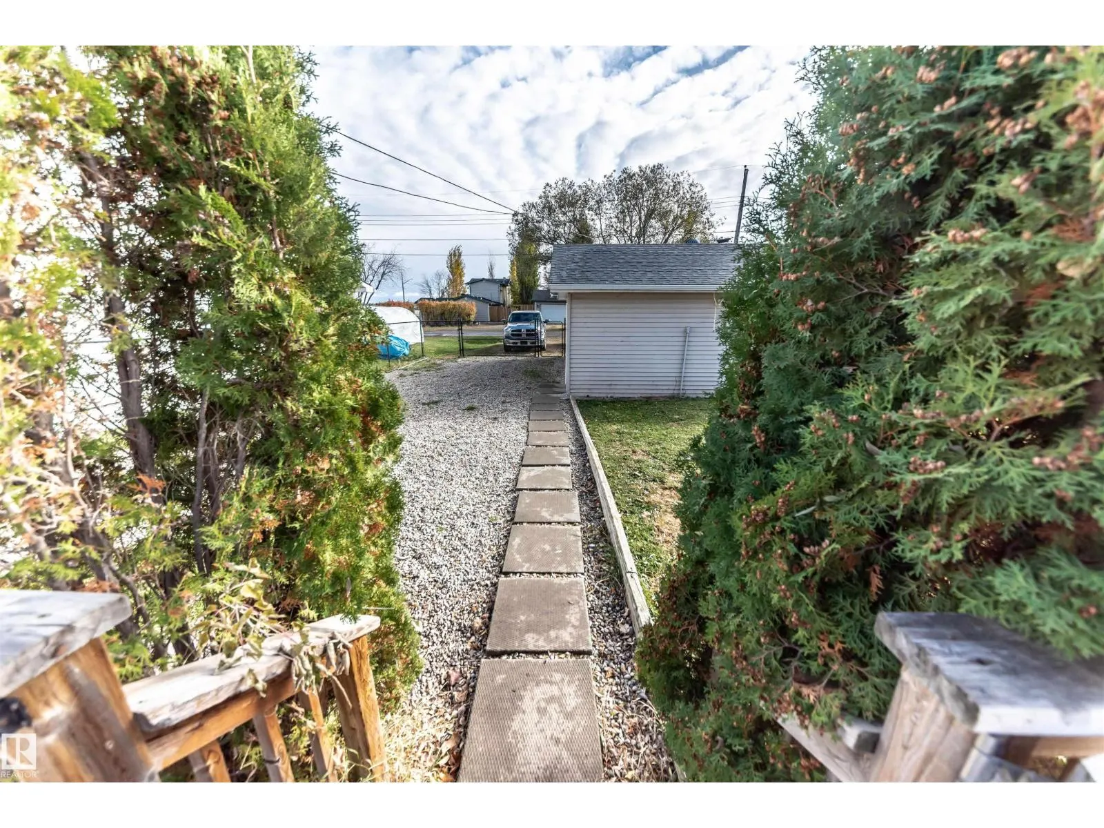 5021 Lakeview
