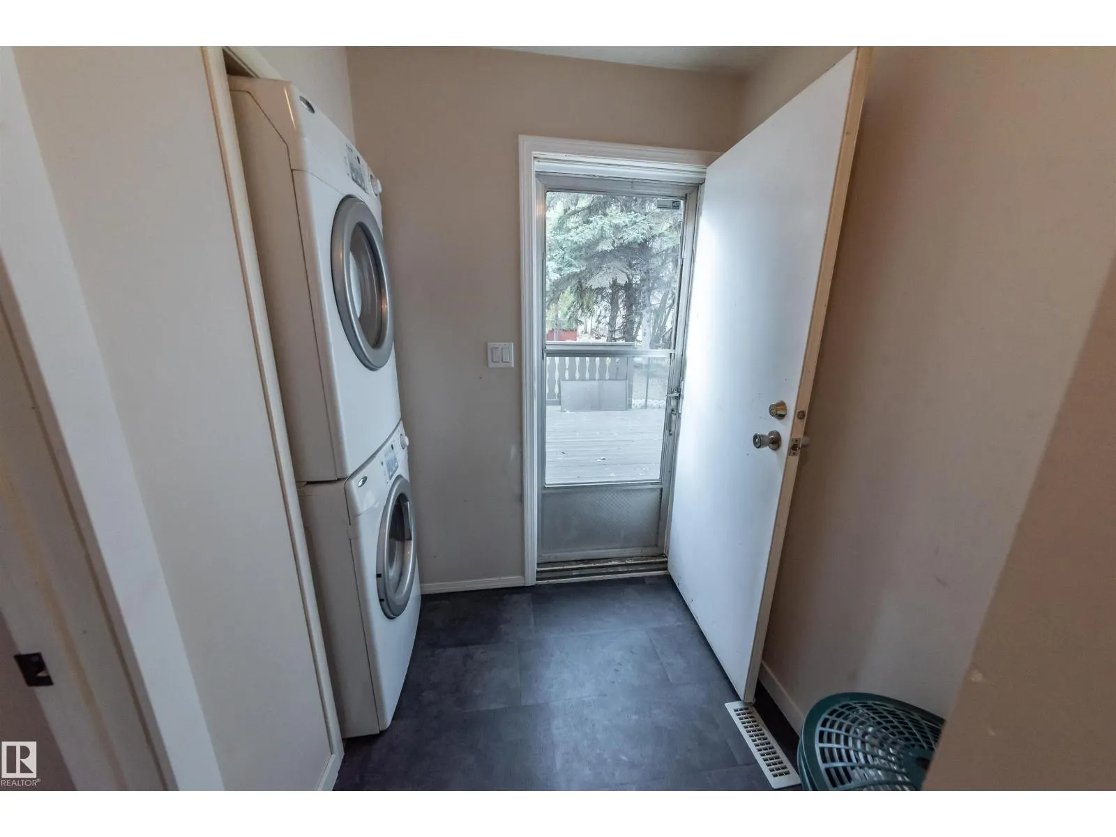 5021 Lakeview