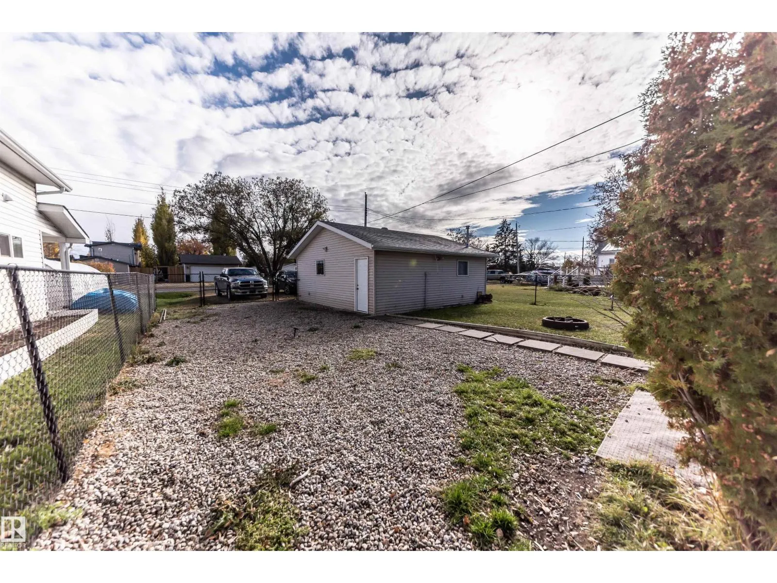 5021 Lakeview
