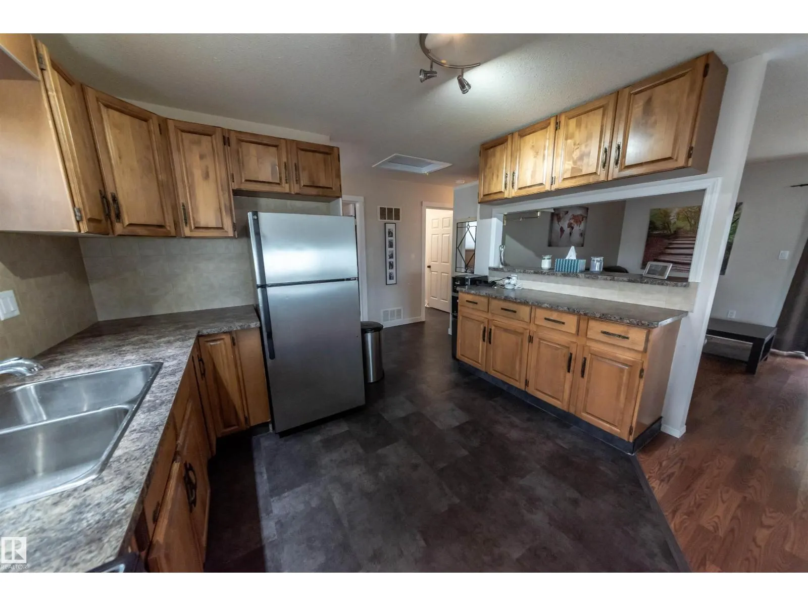 5021 Lakeview