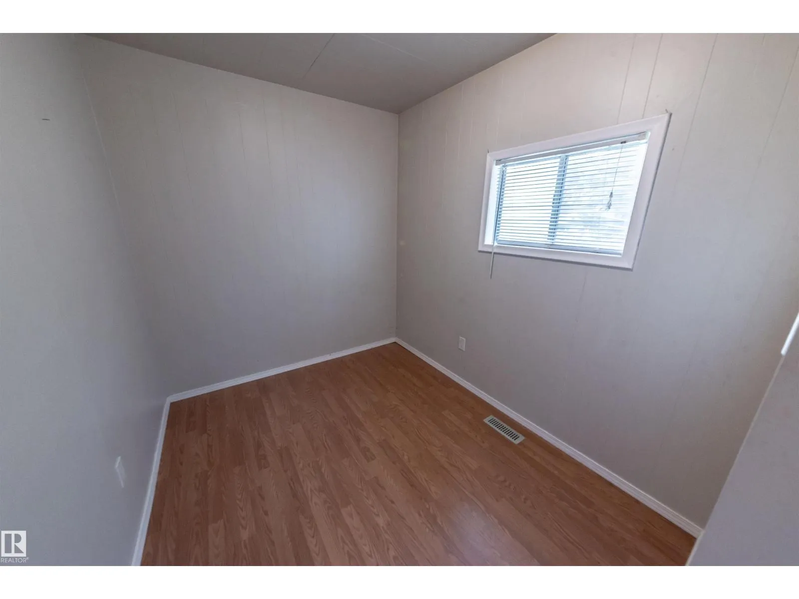 5021 Lakeview