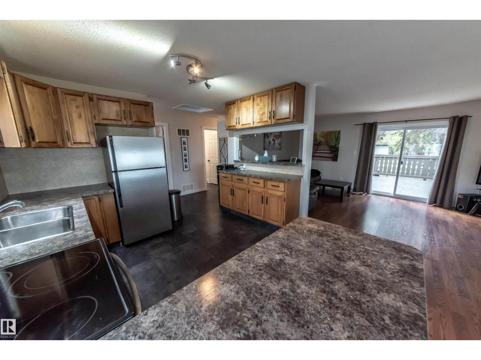 5021 Lakeview