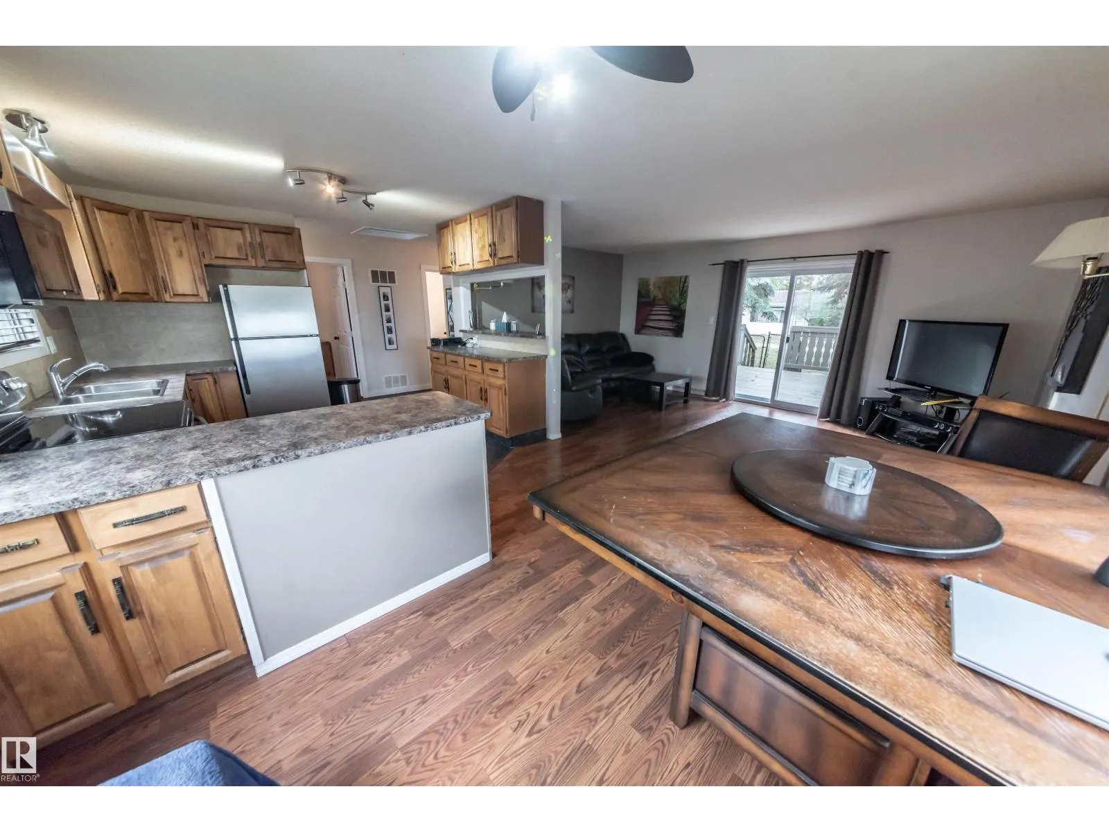 5021 Lakeview