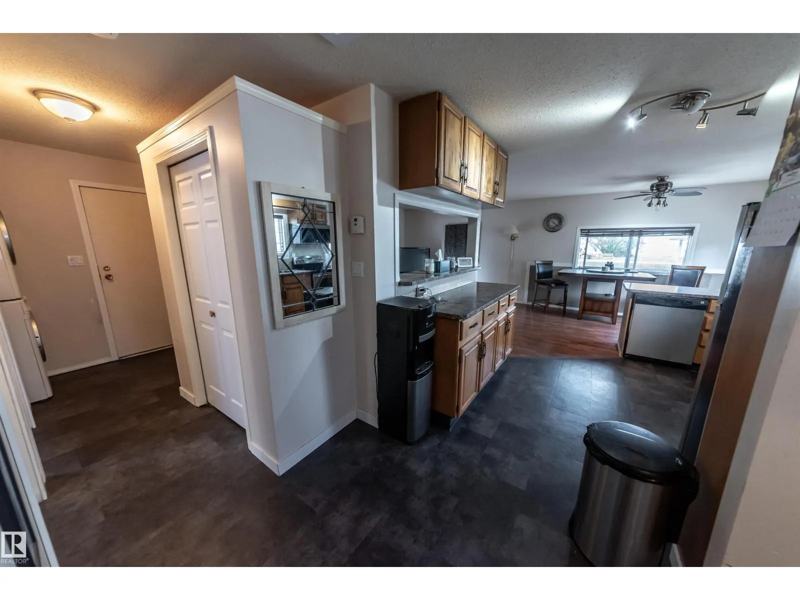 5021 Lakeview
