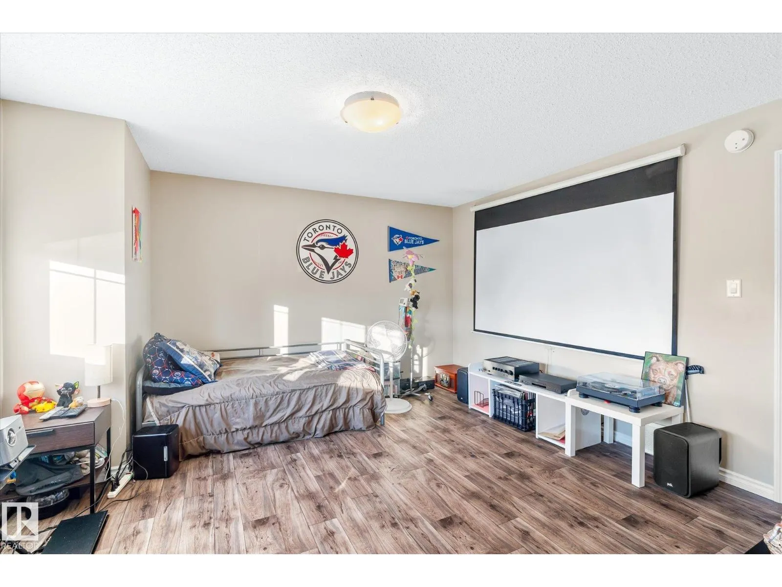 2424 19A AV NW