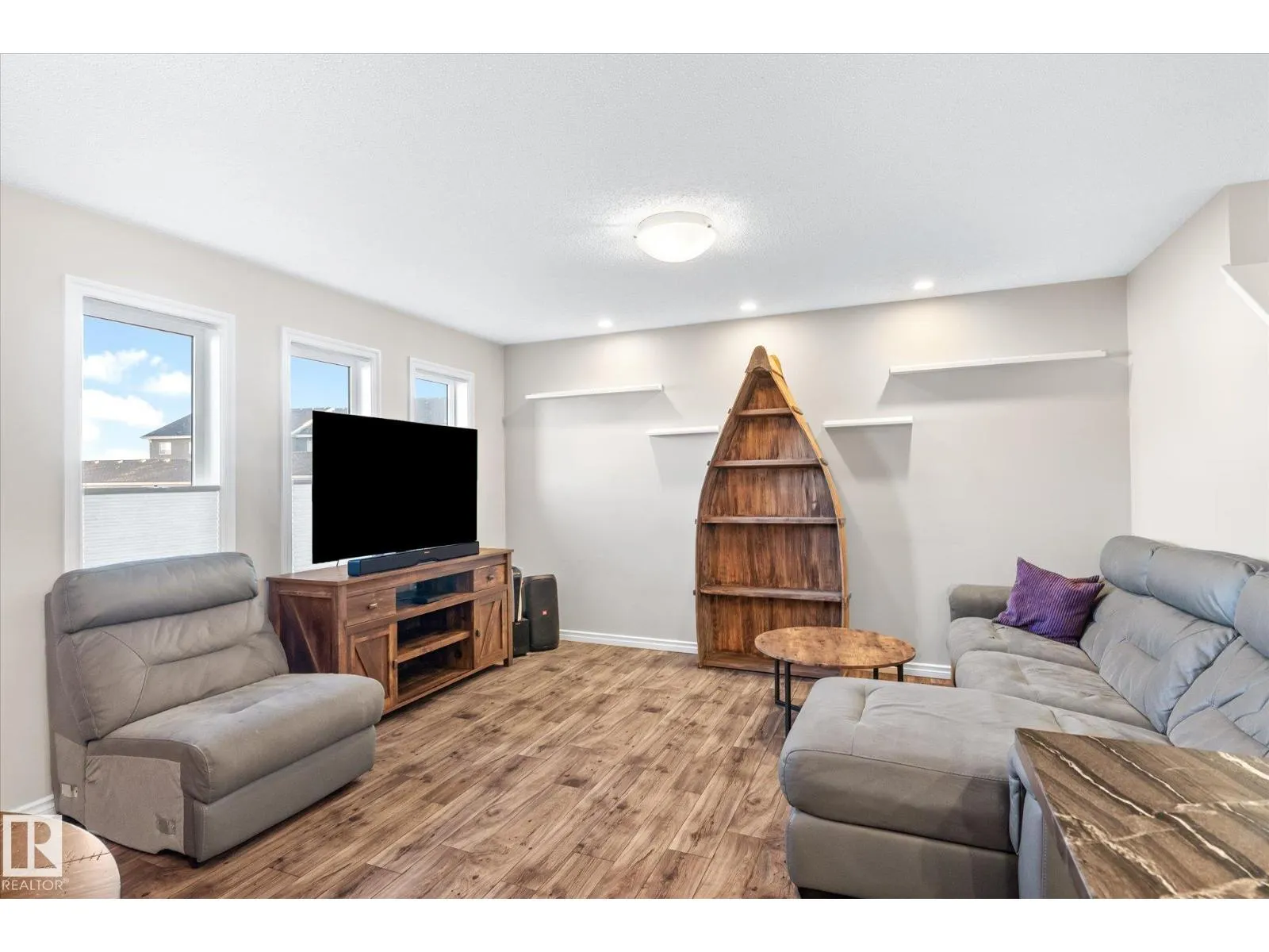 2424 19A AV NW