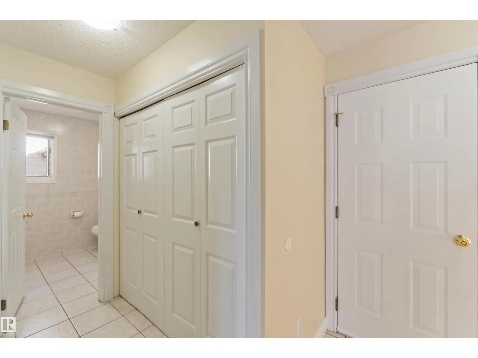 18204 61 AV NW