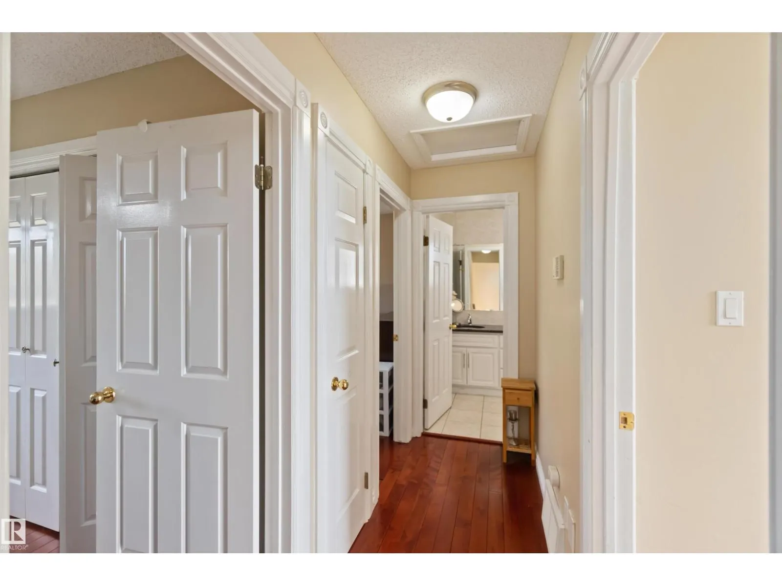 18204 61 AV NW