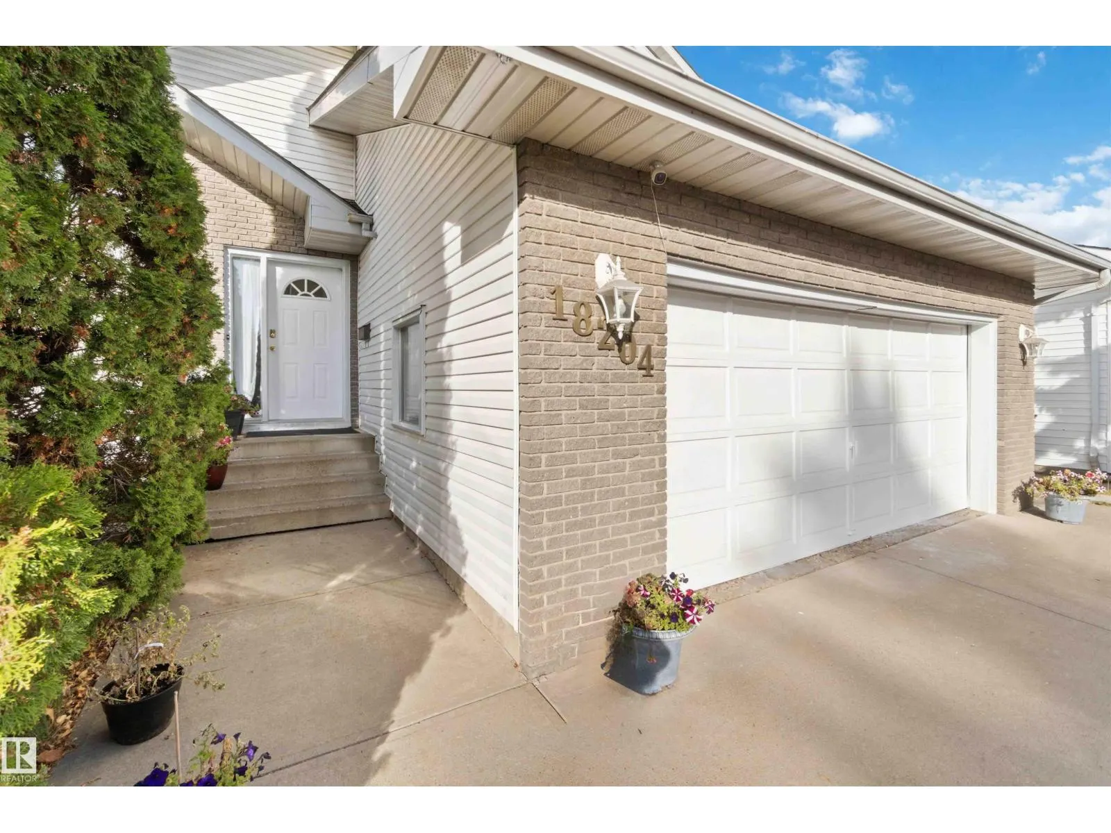 18204 61 AV NW
