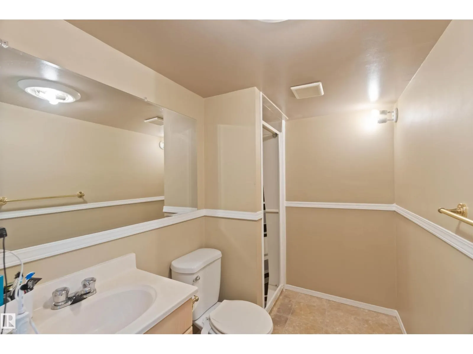 18204 61 AV NW