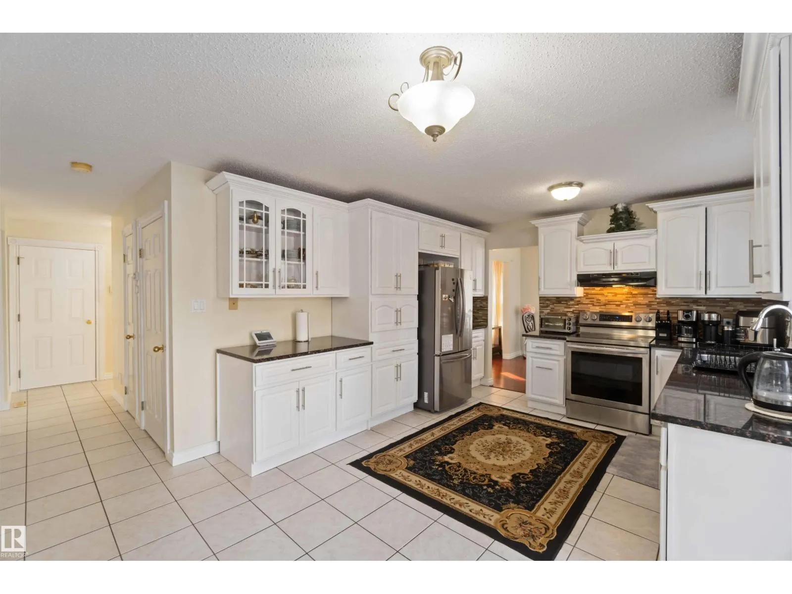 18204 61 AV NW