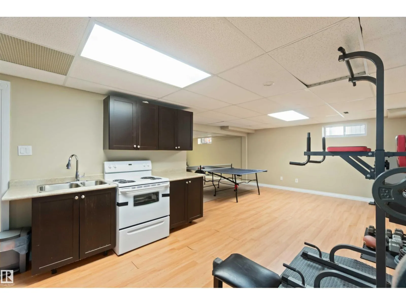 18204 61 AV NW