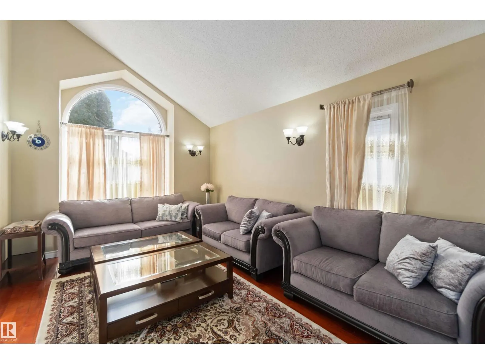 18204 61 AV NW