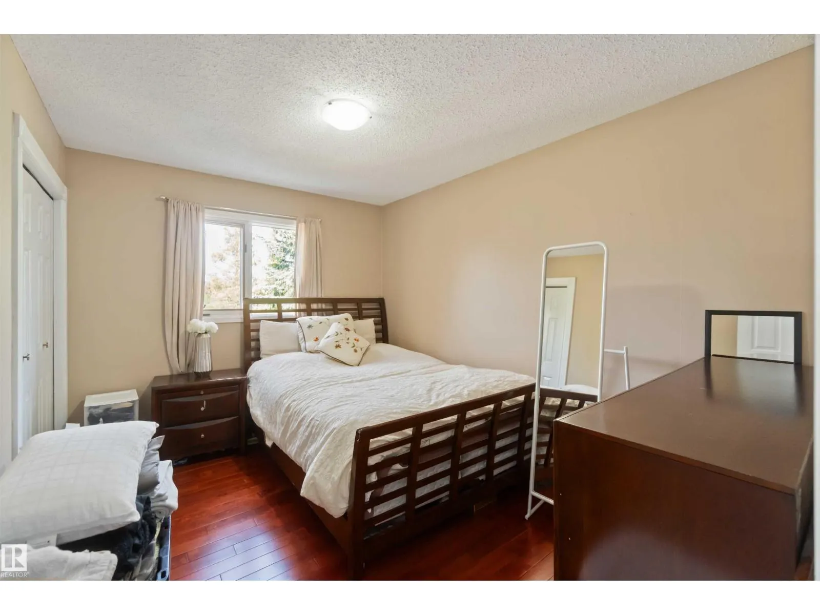 18204 61 AV NW