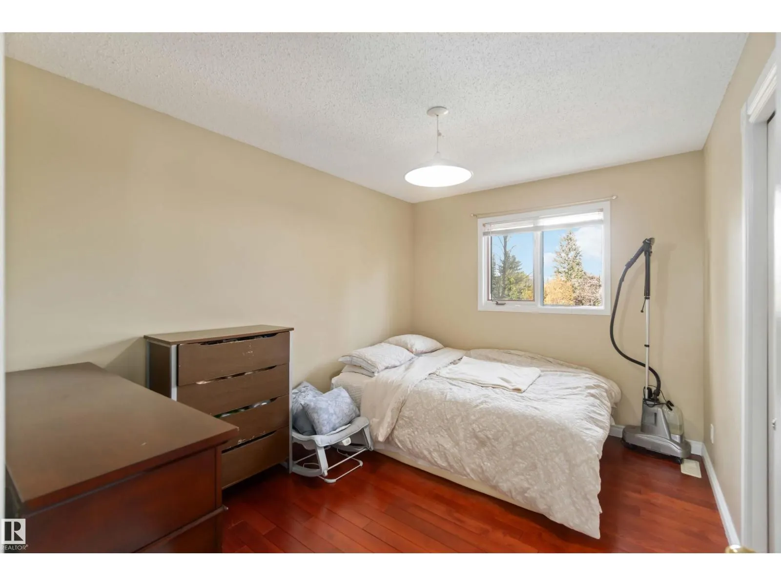 18204 61 AV NW