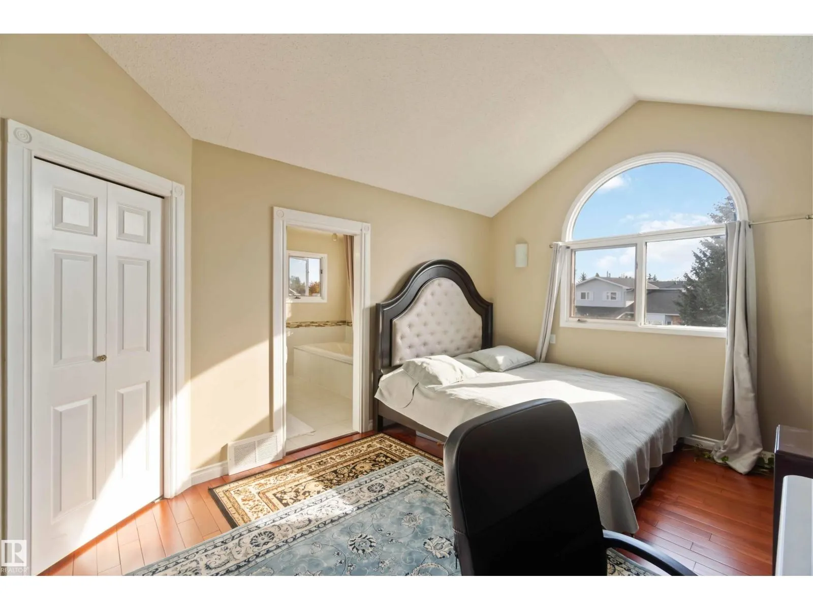18204 61 AV NW