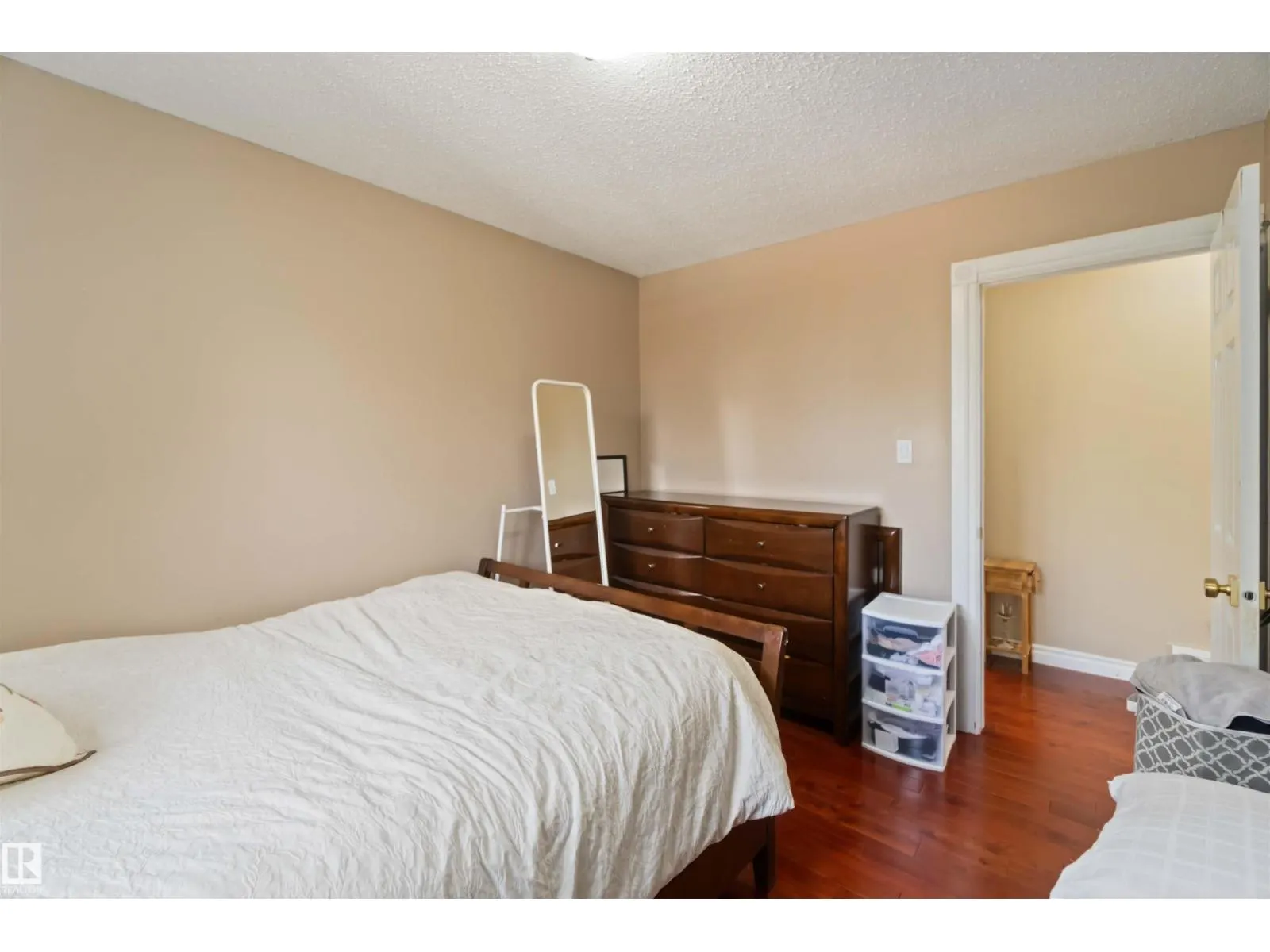 18204 61 AV NW