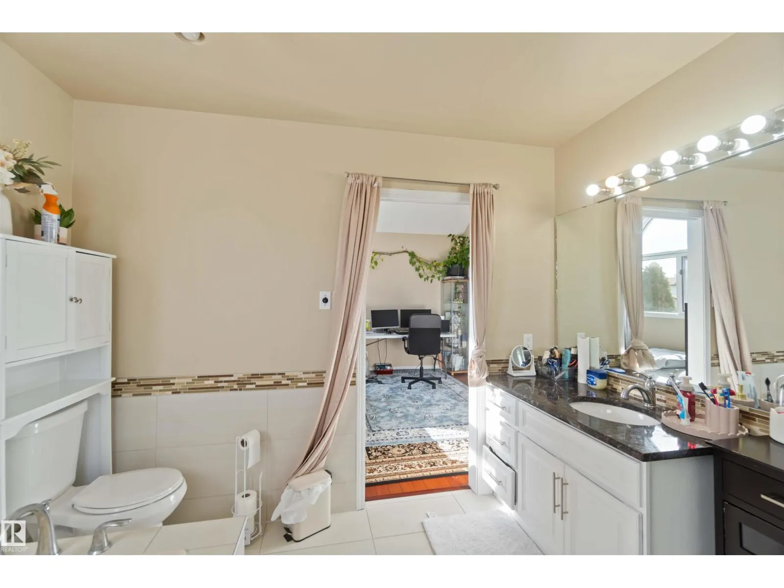 18204 61 AV NW