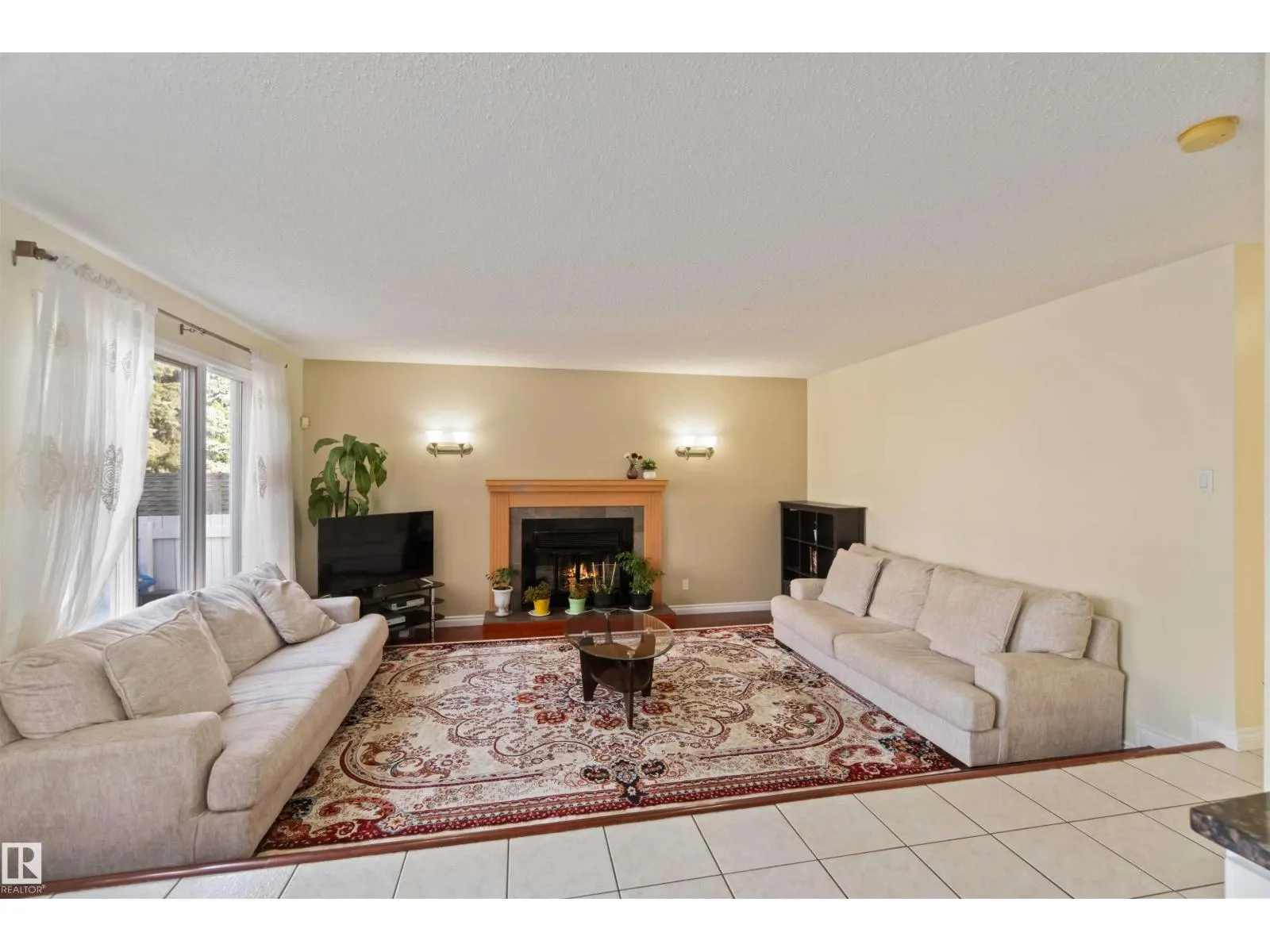 18204 61 AV NW