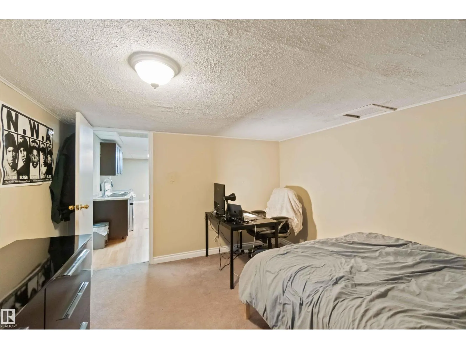 18204 61 AV NW
