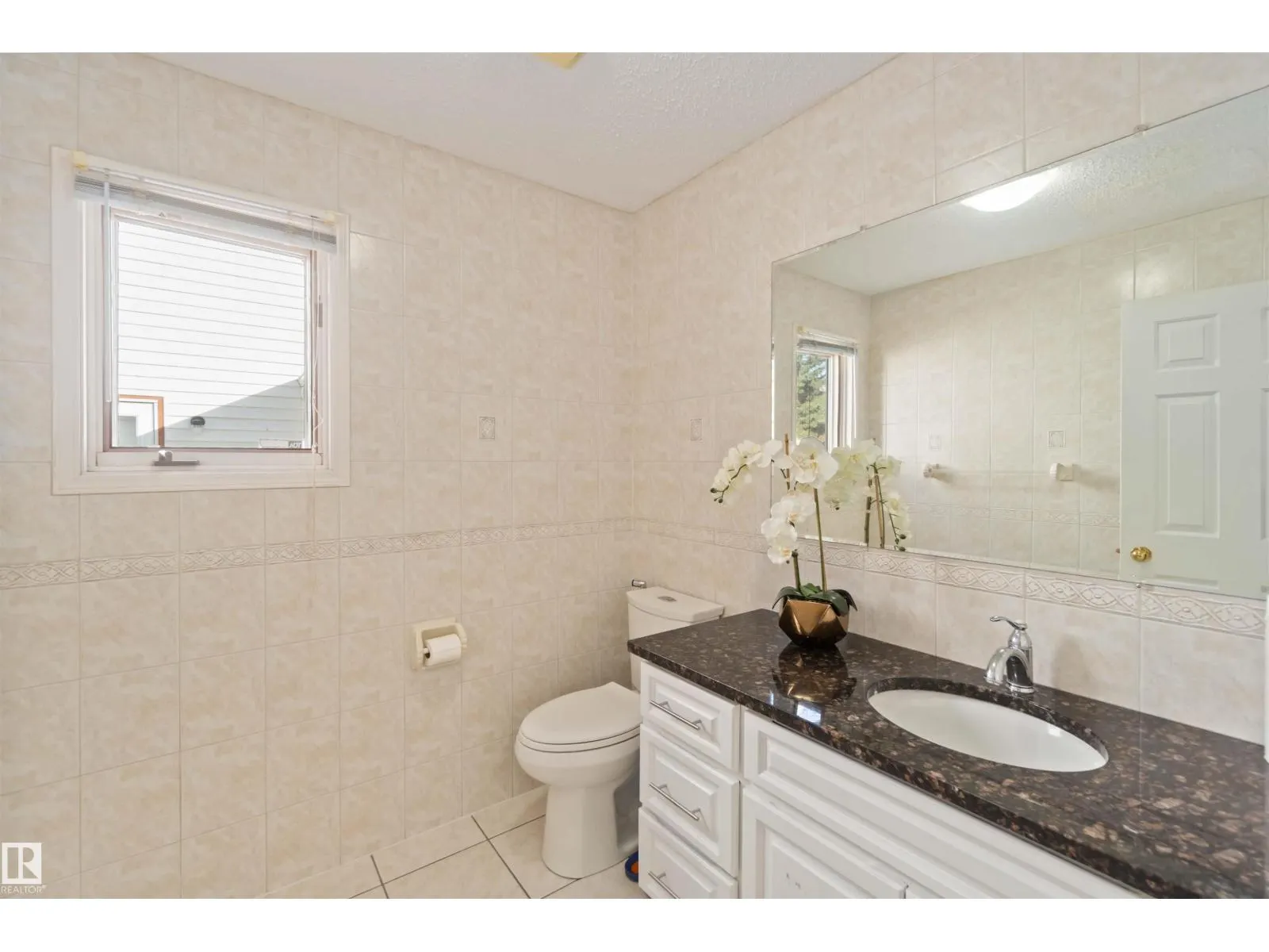 18204 61 AV NW