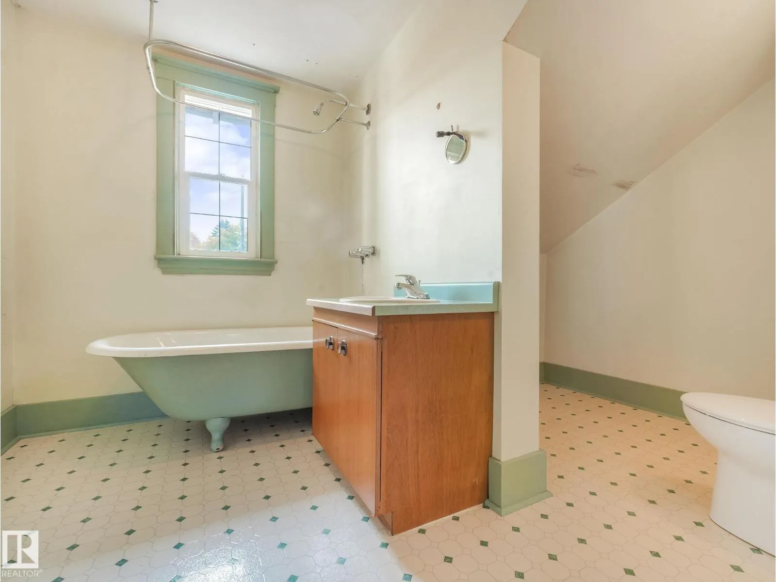 11119 62 ST NW