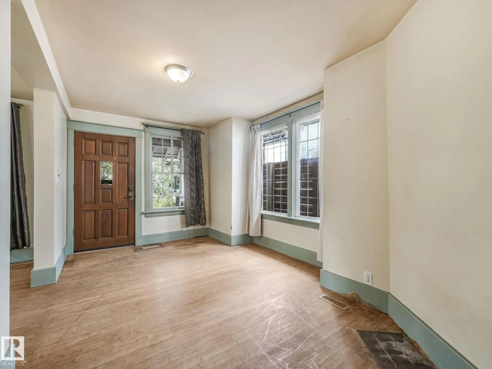 11119 62 ST NW
