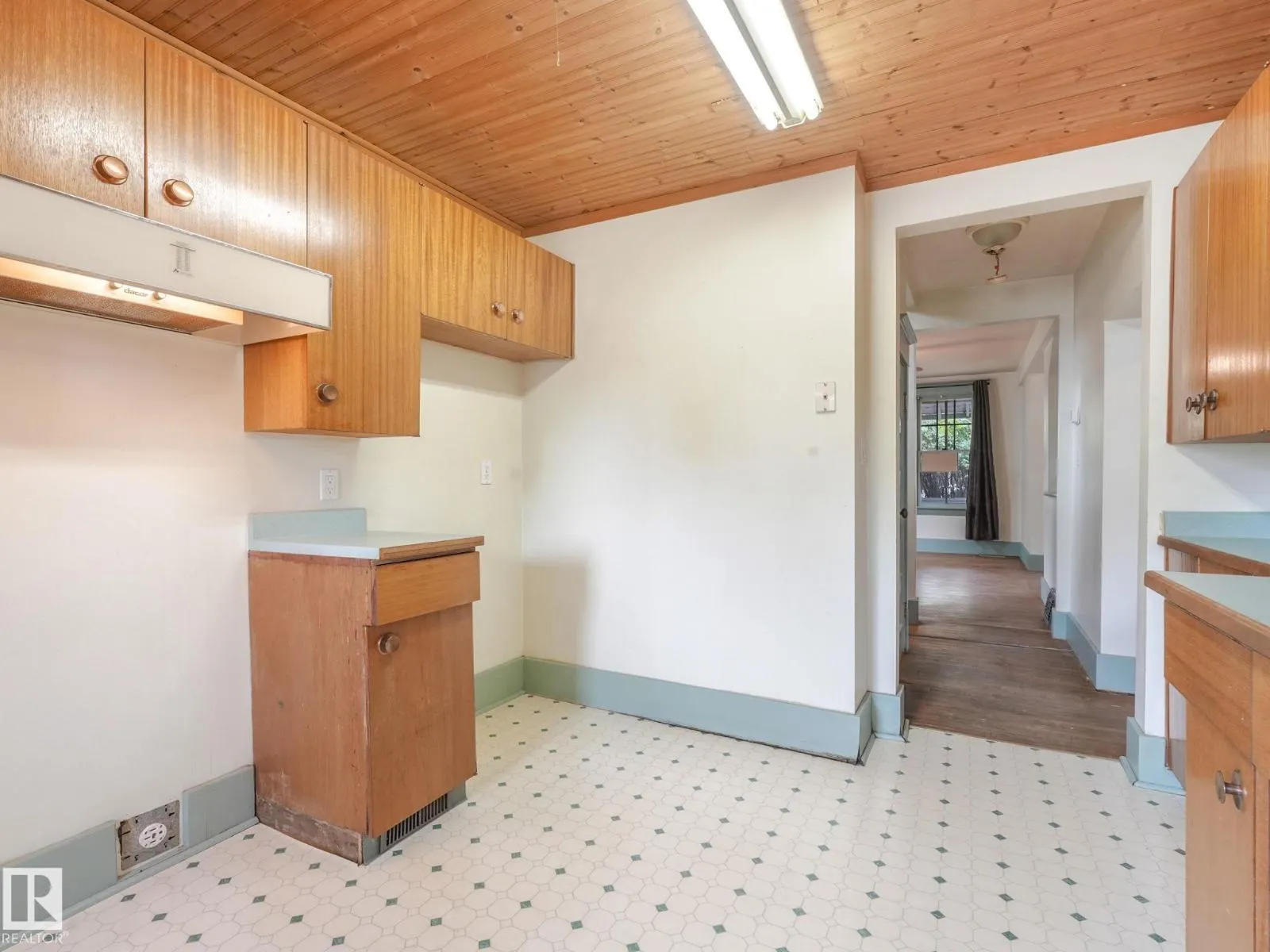 11119 62 ST NW