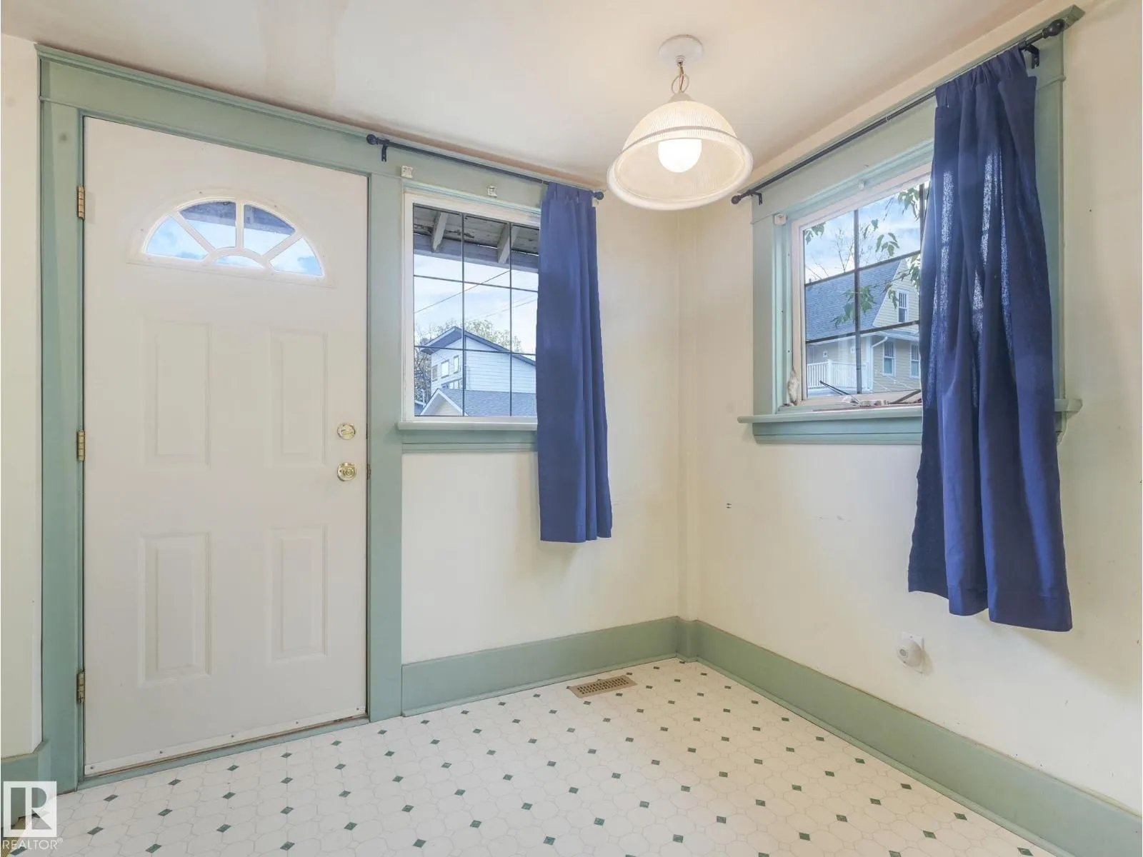 11119 62 ST NW