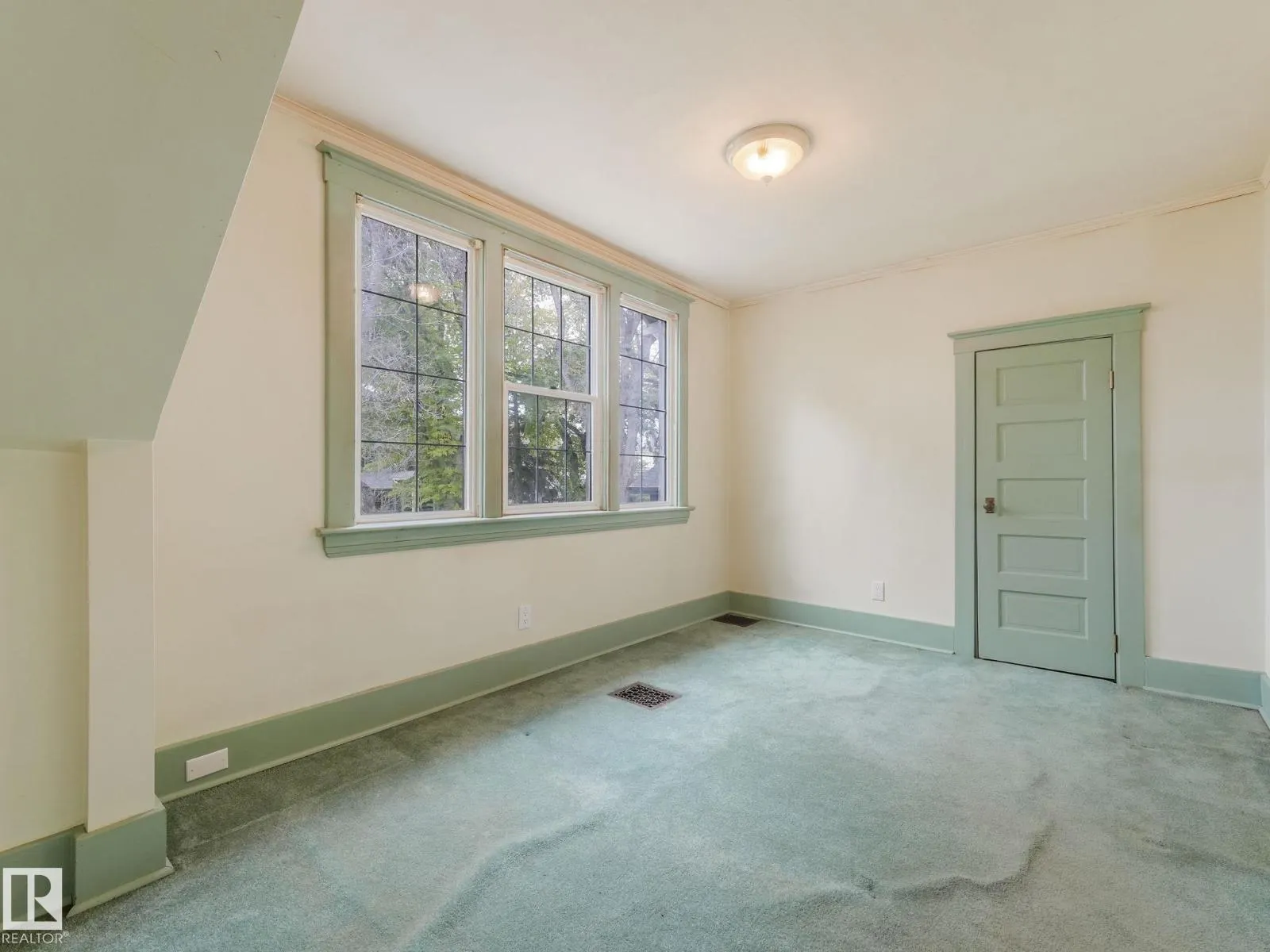 11119 62 ST NW