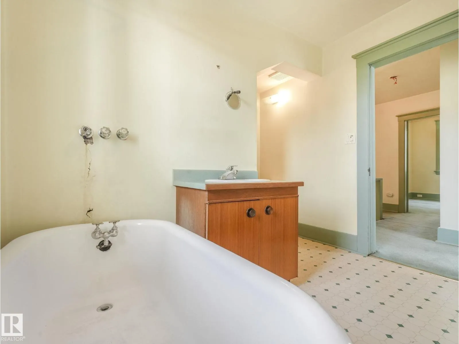 11119 62 ST NW