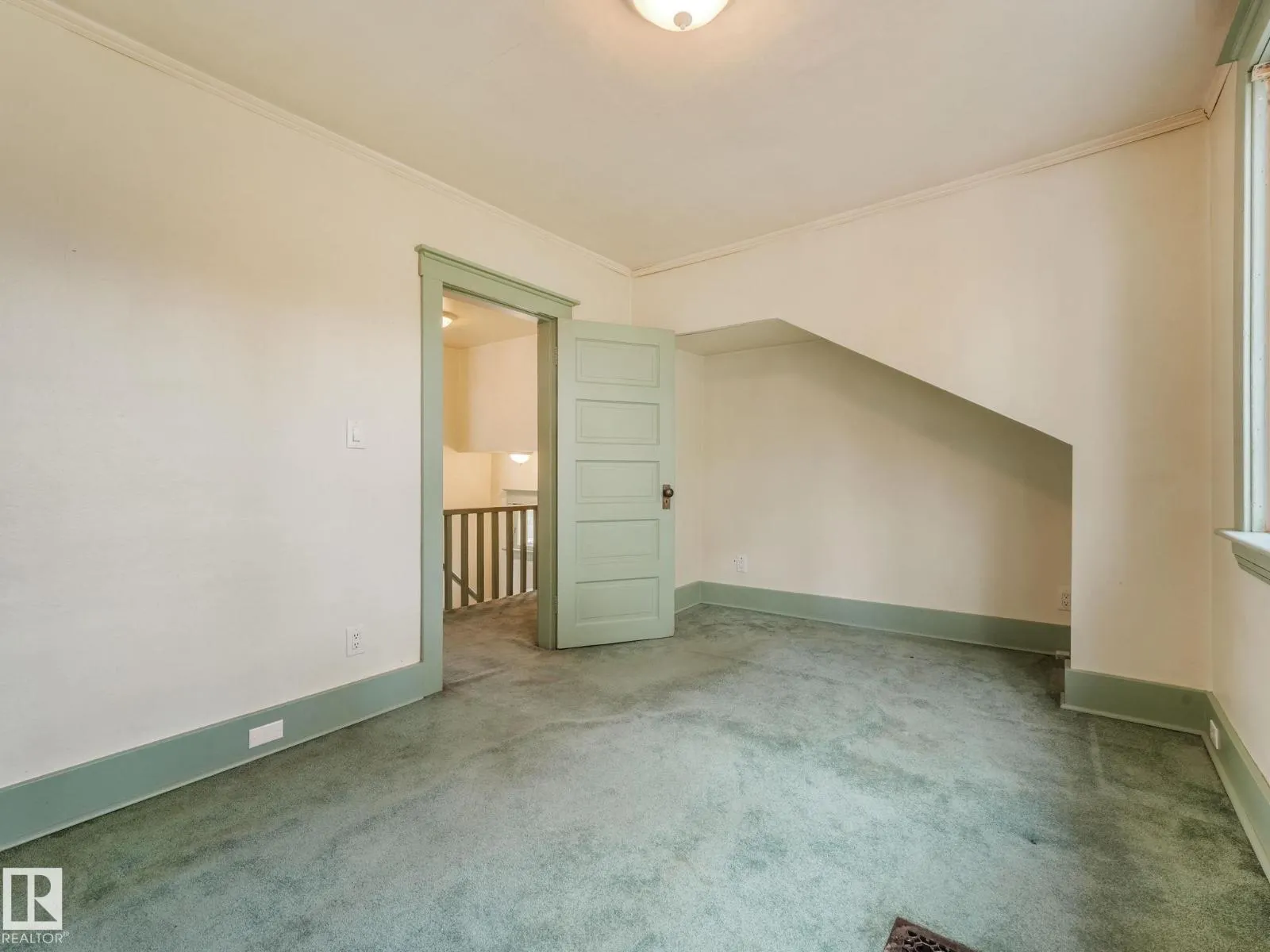11119 62 ST NW