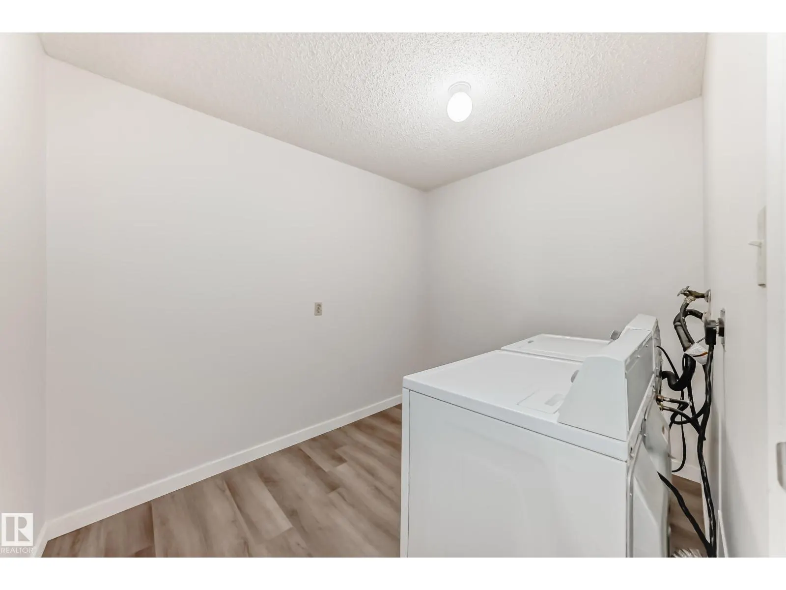 #27 4610 17 AV NW