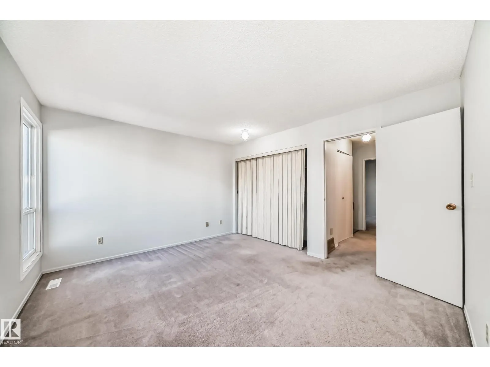 #27 4610 17 AV NW