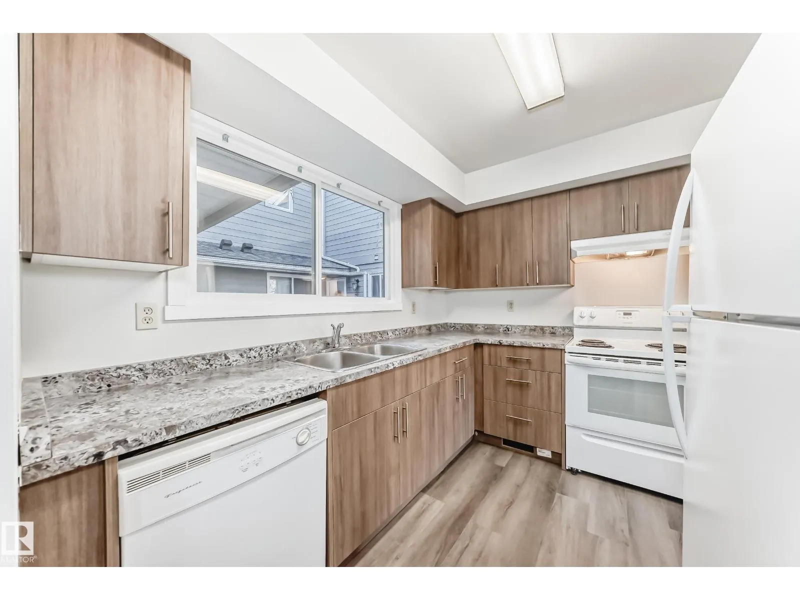 #27 4610 17 AV NW