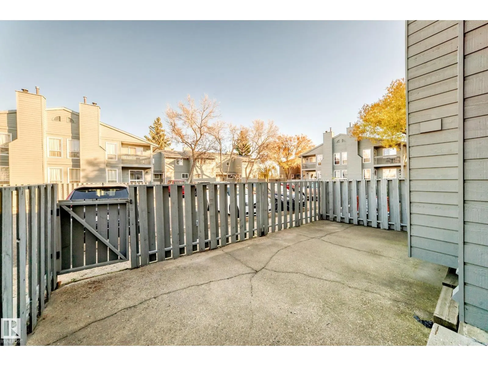 #27 4610 17 AV NW