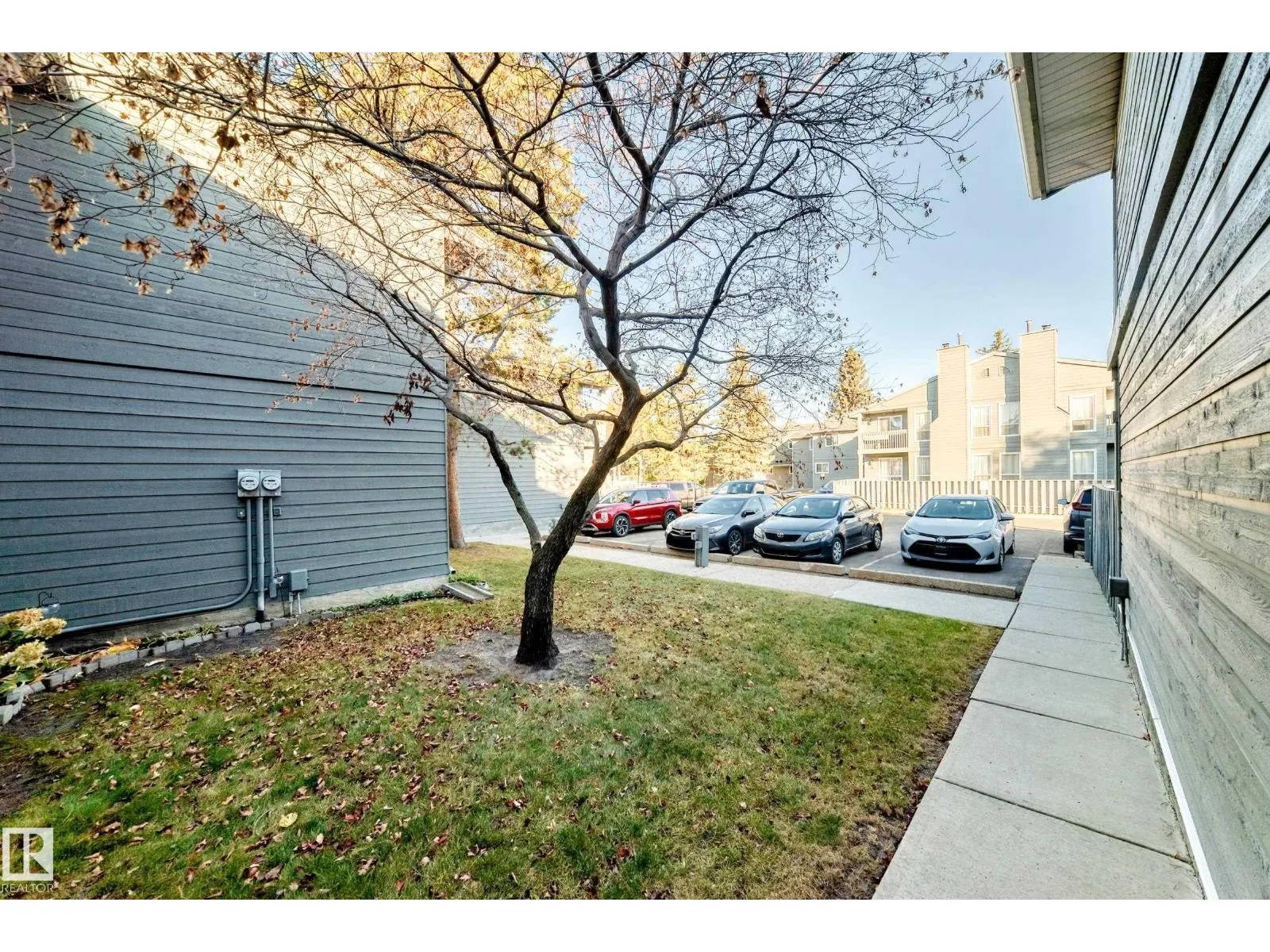 #27 4610 17 AV NW