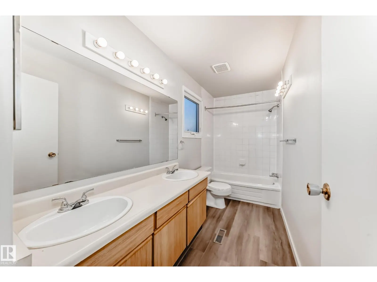 #27 4610 17 AV NW