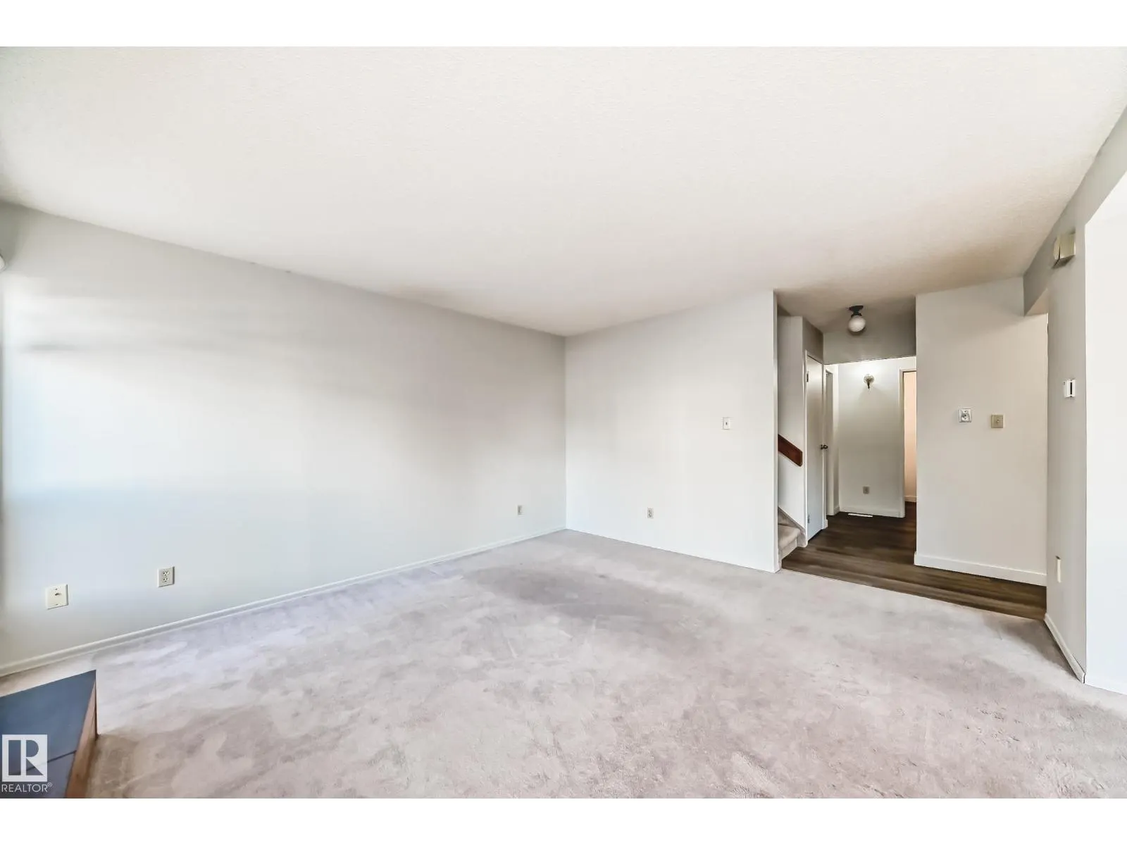 #27 4610 17 AV NW
